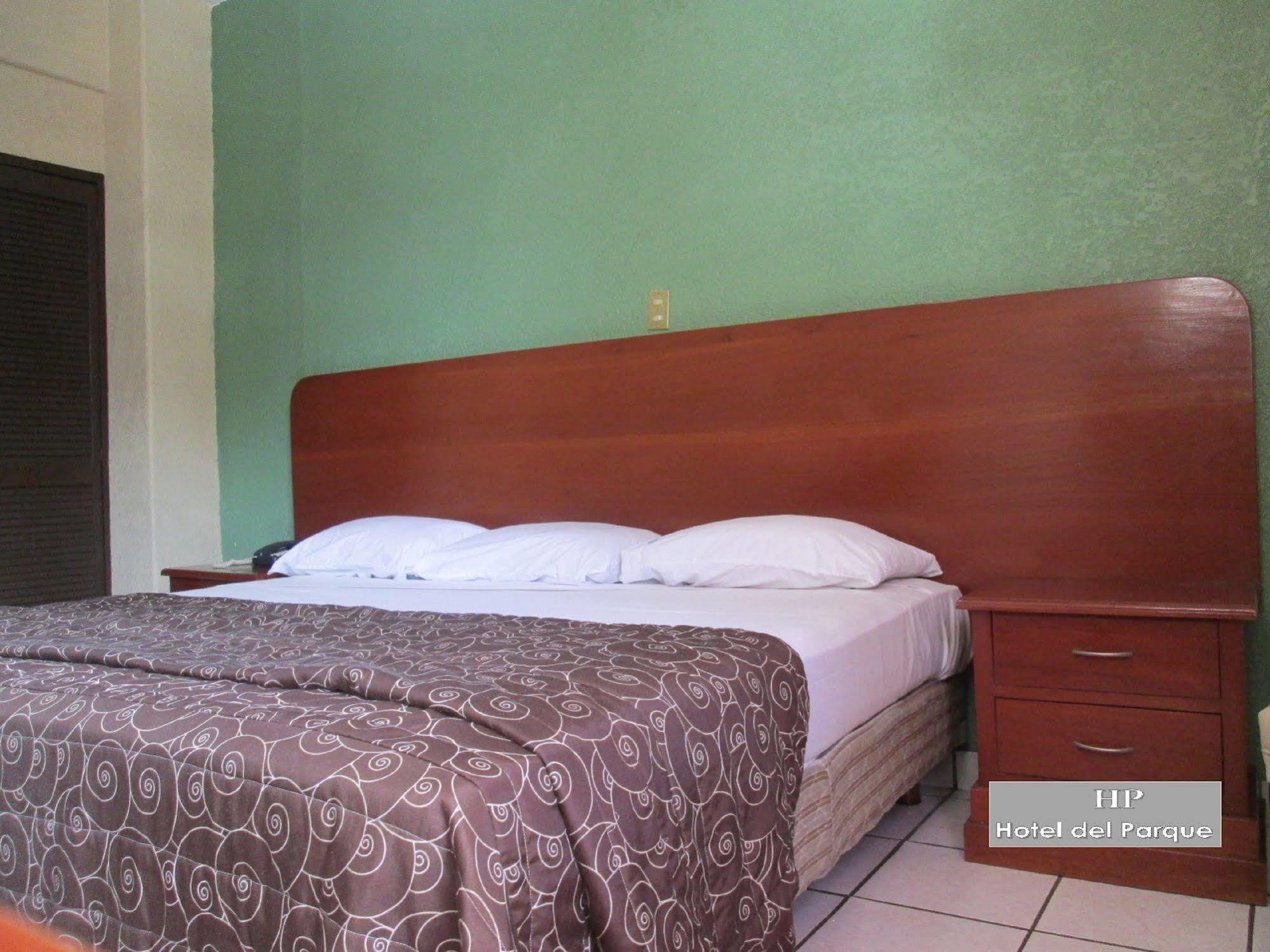 Hotel Del Parque Guadalajara Exteriör bild